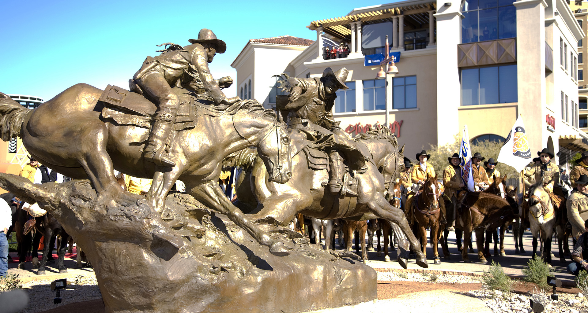「Pony Express」 古き良きアメリカの大陸横断の速達郵便の彫刻 Passing the Legacy in Scottsdale, AZ