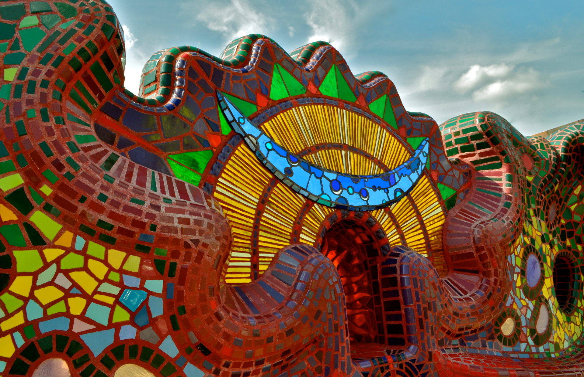 Marc Fornes and TheVeryMany Create Psychedelic Artwork on a