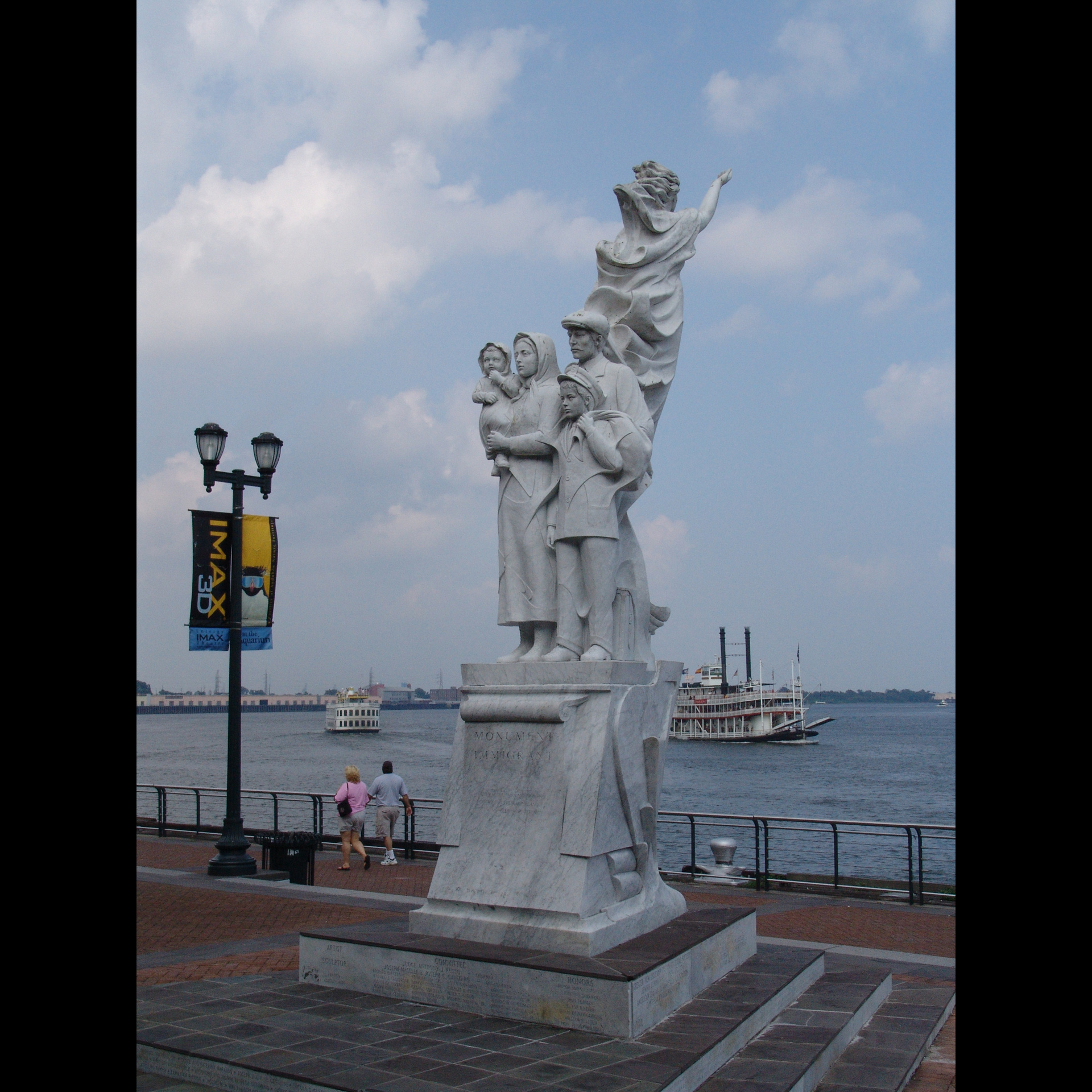 インディアン　オブジェ Monument to the Immigrant in New Orleans, LA